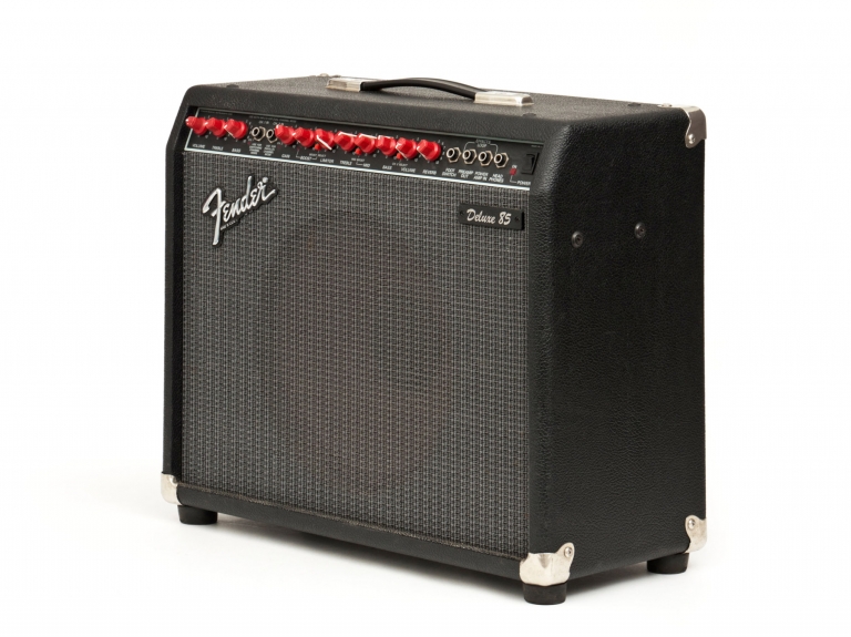 FENDER DELUXE 85 SOLID STATE AMPLIFIER